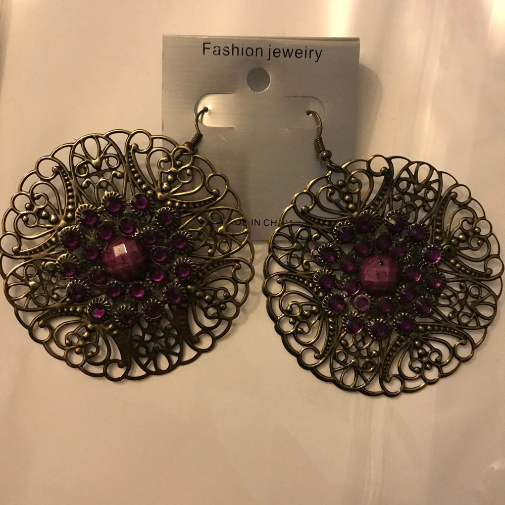 Fashion cute earrings.